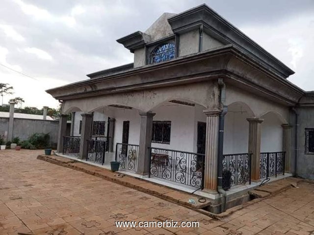 Beau duplex à vendre à Odza petit marché - 34422