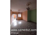 Appartement neuf avec clim, eau chaude forage parking à Nkoabang Lada, en bordure de route - 34432