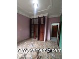 Appartement neuf avec clim, eau chaude forage parking à Nkoabang Lada, en bordure de route - 34432