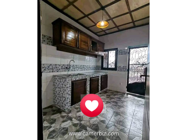 Beau studio à louer à Simbock ebanda avec clim eau chaude gardien parking forage - 34447