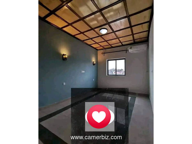 Beau studio à louer à Simbock ebanda avec clim eau chaude gardien parking forage - 34447