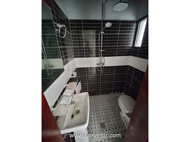 Appartement neuf à louer à Emana avec eau chaude gardien forage parking - 34482