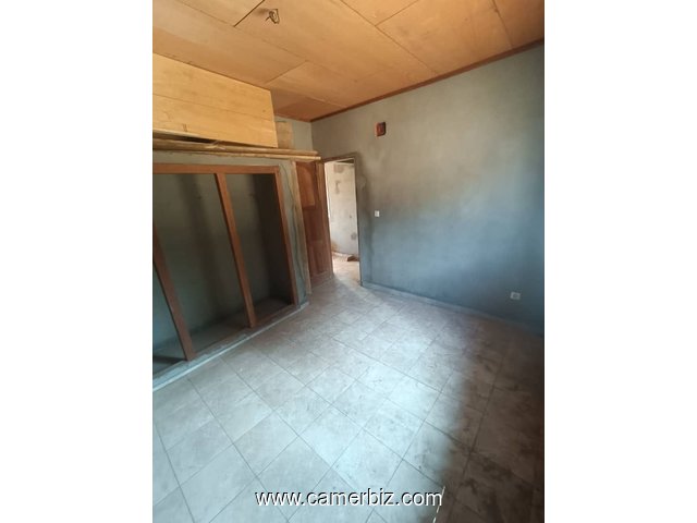 Studio neuf à Nkolmesseng - 34523