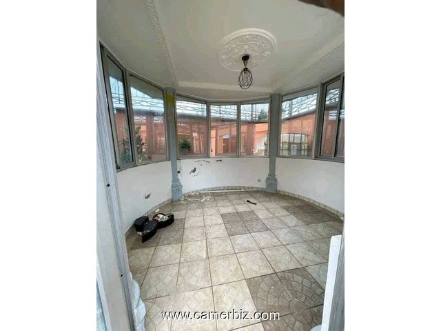 Vaste villa pour habitation ou bureaux à louer à Dragage bordure de la route principale - 34552
