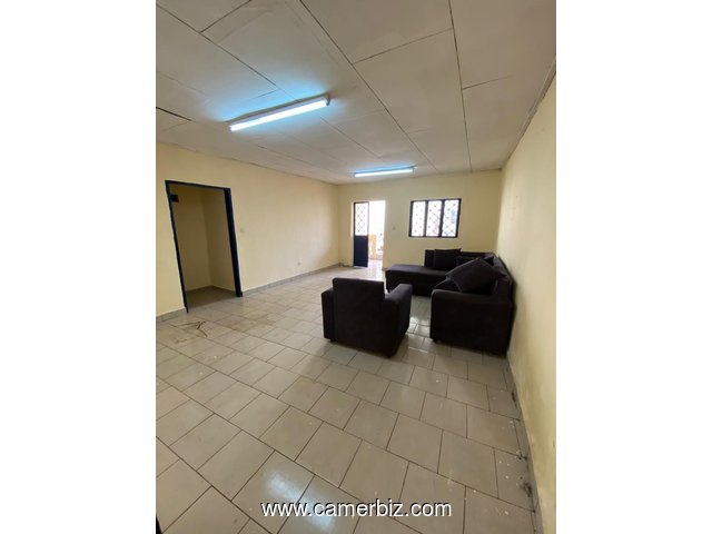 Appartement a Etoug Ebe.  2 chambres 2 douches - 34657