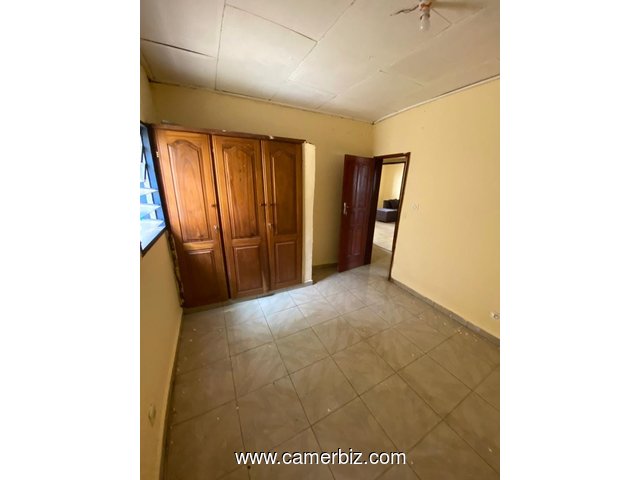 Appartement a Etoug Ebe.  2 chambres 2 douches - 34657