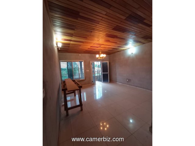 Appartement avec parking forage à Odza Mehanda.  2 chambres 2 douches Moto - 34660