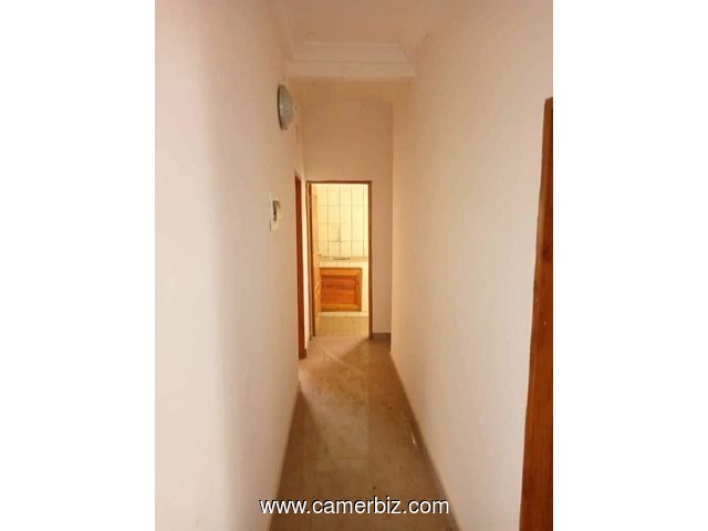 Appartement avec gardien parking forage à Nkoabang Lada. Moto 150 - 34662