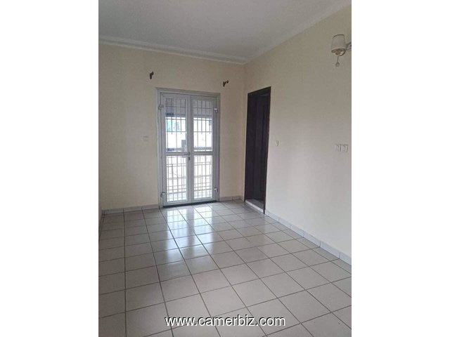 Bel appartement Eau chaude gardien parking forage à Ahala - 34681