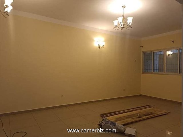 Bel appartement Eau chaude gardien parking forage à Ahala - 34681