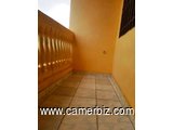 Appartement à Omnisports. 200m de la route  3 chambres 1 douche..... 75 000×6. Frais de visite: 10 0 - 34682