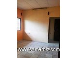 Appartement à Omnisports. 200m de la route  3 chambres 1 douche..... 75 000×6. Frais de visite: 10 0 - 34682