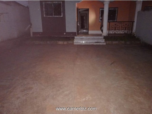 Appartement individuel avec parking à nyom Messassi.  2  chambres 2 douche - 34713