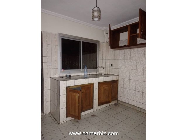 Appartement individuel avec parking à nyom Messassi.  2  chambres 2 douche - 34713