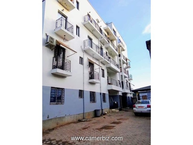 Studio haut standing à Bata Nlongkak bordure de route principale à 20.000f - 34715