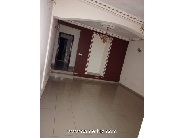 Appartement individuel avec parking à nyom Messassi.  2  chambres 2 douches - 34717