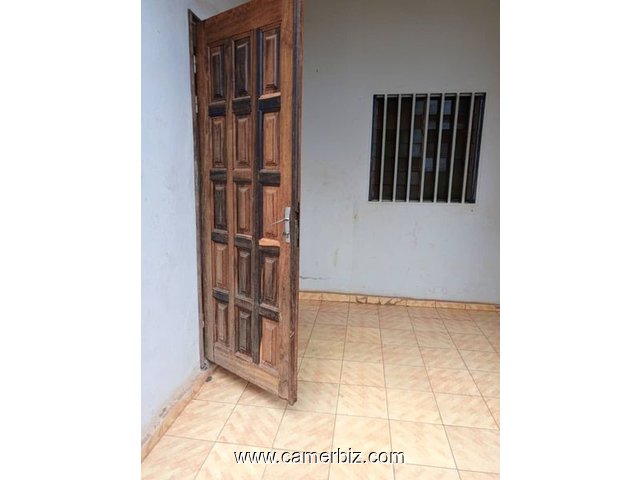 Appartement en bordure de route à Mimboman  2 chambres 2 douches - 34719