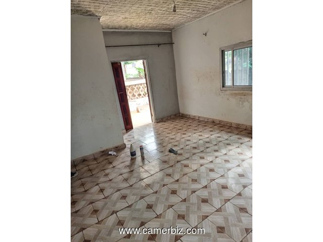 Appartement en bordure de route à Mimboman  2 chambres 2 douches - 34719