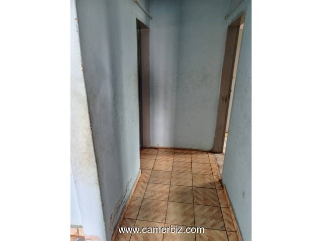 Appartement en bordure de route à Mimboman  2 chambres 2 douches - 34719