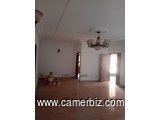 Appartement avec eau chaude, parking à Emana pont.  2  chambres 2 douches - 34731