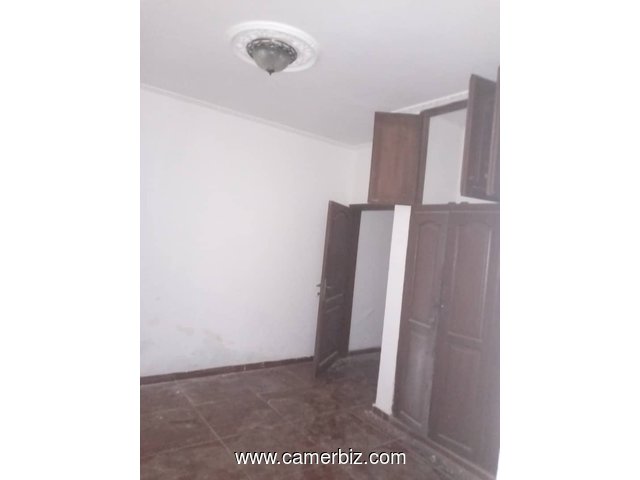 Appartement avec eau chaude, parking à Emana pont.  2  chambres 2 douches - 34731