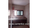 Appartement avec eau chaude, parking à Emana pont.  2  chambres 2 douches - 34731