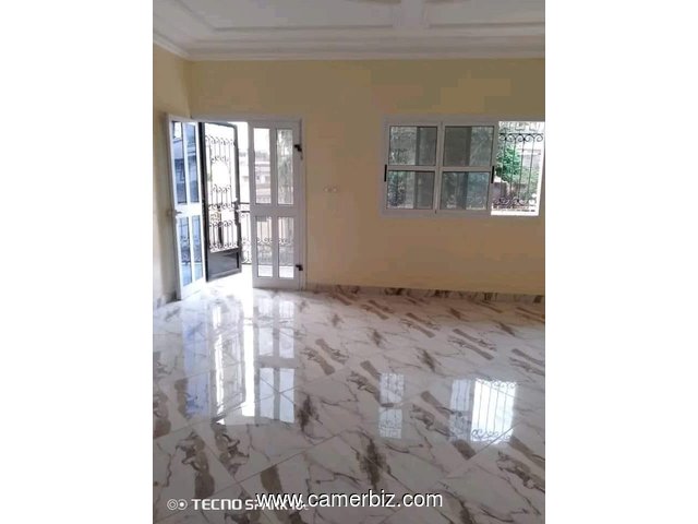 Appartement neuf avec caméra, clim, gardien parking forage à Ngousso. Accès goudronné à 90%. Moto150 - 34743