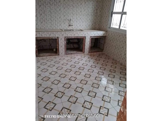 Appartement neuf avec caméra, clim, gardien parking forage à Ngousso. Accès goudronné à 90%. Moto150 - 34743