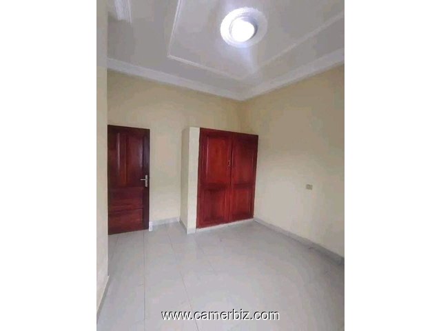 Studio avec Gardien, parking forage à Tsinga village  - 34747