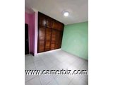 Appartement propre avec parking forage à Meyo. 2 chambres 2 douches. Accès goudronné.  - 34748