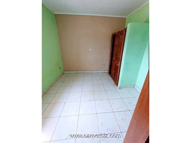Appartement avec parking forage à Meyo.  2 chambres 2 douche - 34749