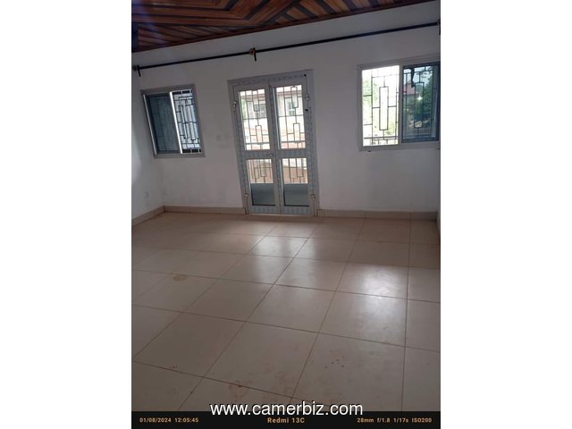 Appartement avec gardien parking forage à Meyo. 2 chambres 2 douches - 34753