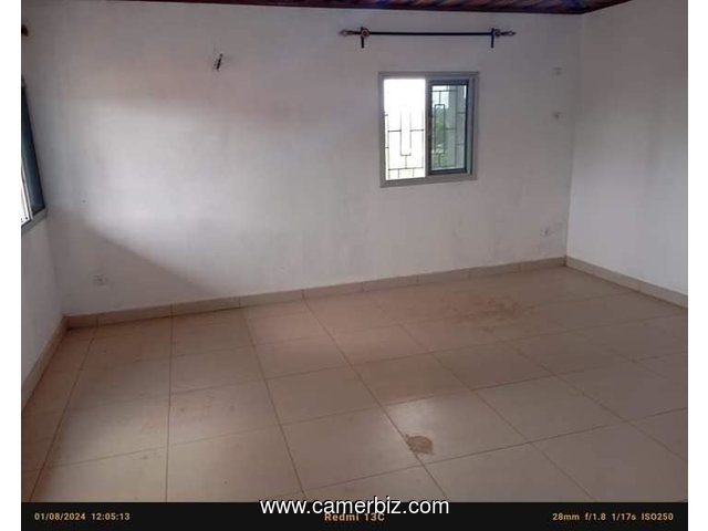 Appartement avec gardien parking forage à Meyo.  - 34754