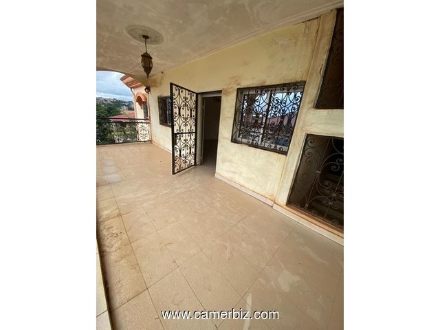 Vaste Appartement avec eau chaude, baignoire gardien forage parking à Damas. 3 chambres 2 douches - 34764