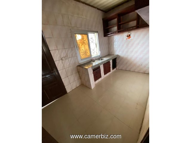 Vaste Appartement avec eau chaude, baignoire gardien forage parking à Damas. 3 chambres 2 douches - 34764