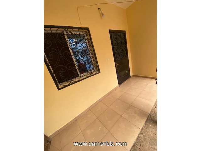 Appartement avec parking à Obobogo. 2 chambres 1 douche  - 34767