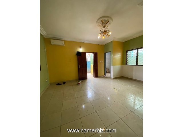 Appartement avec  parking à Obobogo. 2 chambres 2 douche - 34770