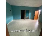 Appartement avec gardien forage parking à Odza petit marché . - 34777