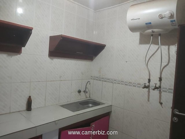 Studio neuf avec gardien, forage parking à Emana ,non loin de la route - 35104