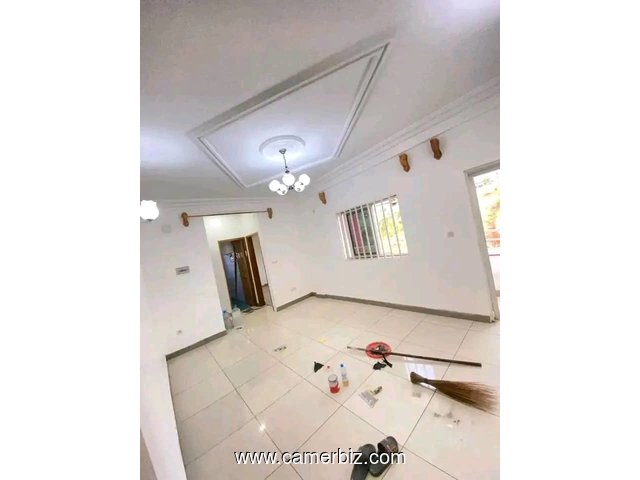 Studio haut standing, forage parking à Olembé  - 35105