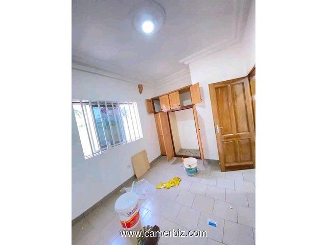 Studio haut standing, forage parking à Olembé  - 35105