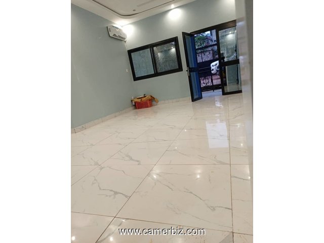 Appartement haut standing avec climatisation, eau chaude , gardien, forage, parking à Simbock.  - 35106