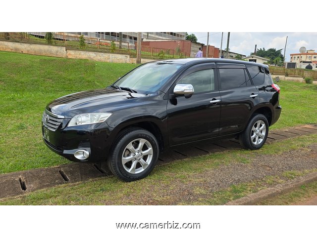 2010 Toyota VANGUARD Automatique 7 place à Yaounde. - 35128