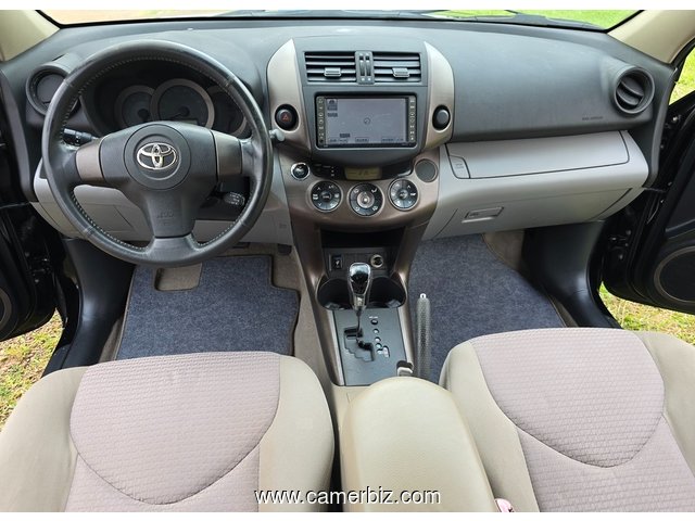 2010 Toyota VANGUARD Automatique 7 place à Yaounde. - 35128