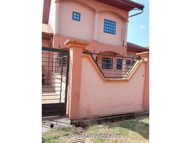 Appartement individuel avec compteur prépayé, forage , parking à Nkolfoulou. Moto 100f. Ou à pieds.  - 35137