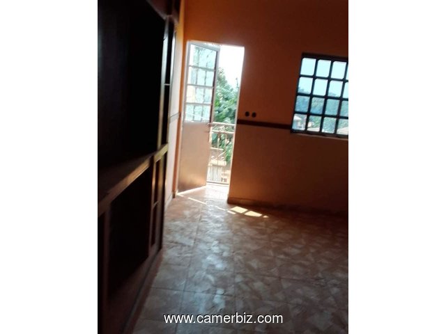 Appartement individuel avec compteur prépayé, forage , parking à Nkolfoulou. Moto 100f. Ou à pieds.  - 35137