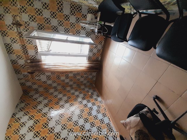 Bureau à louer à akwa 50000x6 - 35777