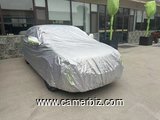 Housse de voiture imperméable en coton de qualité.