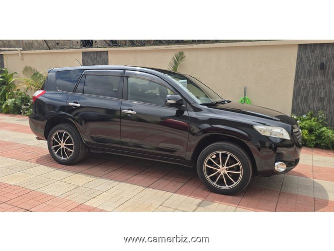 4WD 2010 Toyota VANGUARD Automatique avec 7 Places à vendre à Yaoundé - 36350