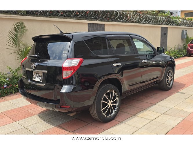 4WD 2010 Toyota VANGUARD Automatique avec 7 Places à vendre à Yaoundé - 36350
